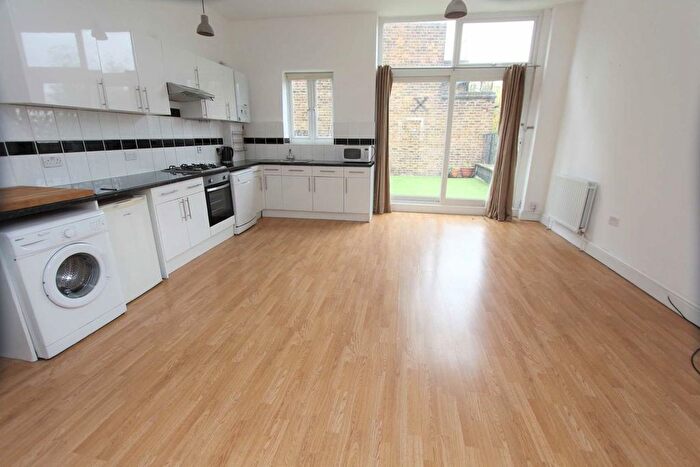 2 Bedroom Flat To Rent In Stroud Green Road, London, N4