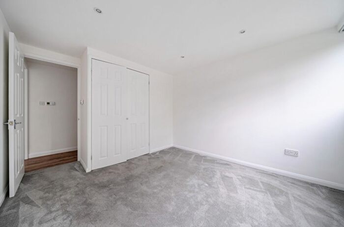 2 Bedroom Flat For Sale In Damon Close, Sidcup, DA14