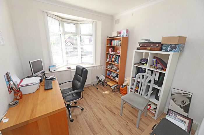 4 Bedroom Detached House For Sale In Stoneyfields Gardens, Edgware, HA8