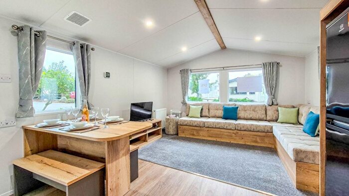 3 Bedroom Mobile/park Home For Sale In Llanrug, Caernarfon, LL55