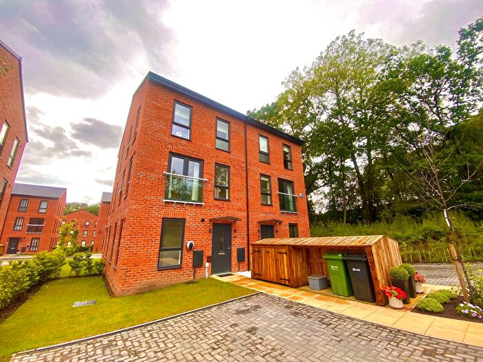 2 Bedroom Property To Rent In Copper Beech Court, Leeds, LS16