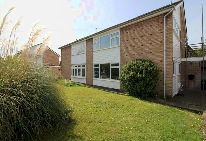 3 Bedroom Semi-Detached House To Rent In Pilgrim Close, St Albans, AL2