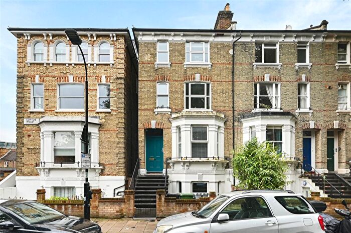 2 Bedroom Flat To Rent In Loftus Road, Shepherds Bush, London, W12