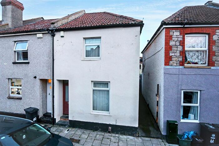 2 Bedroom Property For Sale In Bradley Crescent, Shirehampton, BS11