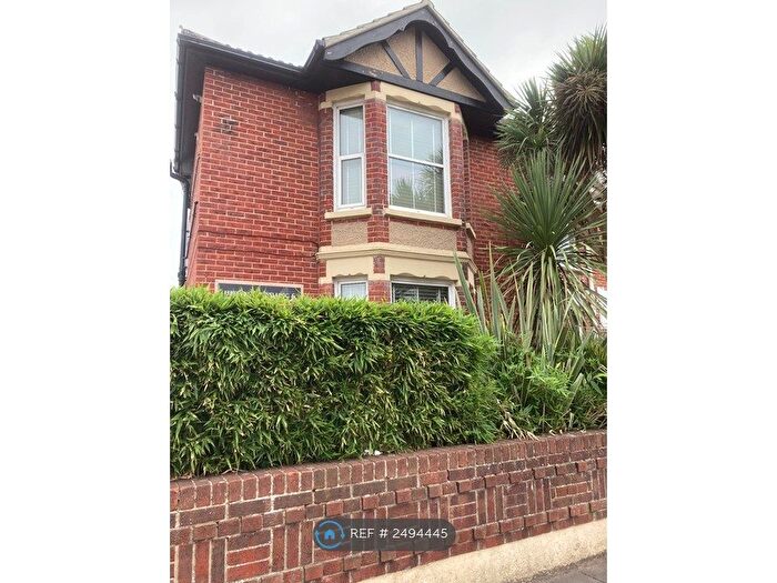 2 Bedroom Flat To Rent In Winter Road, Southsea, PO4