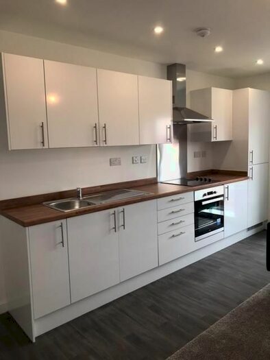 2 Bedroom Flat To Rent In York Road, Leeds, LS9