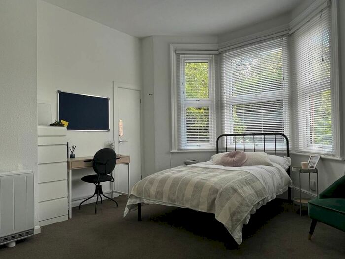 Studio To Rent In Powderham Crescent, Exeter, EX4