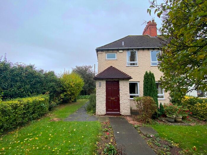 3 Bedroom Semi-Detached House For Sale In Evesham Road, Norton, WR11