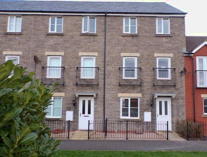 4 Bedroom House To Rent In Kent Avenue West Wick, Weston-super-mare, BS24