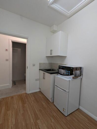 Studio To Rent In Falmouth Gardens, Ilford, IG4