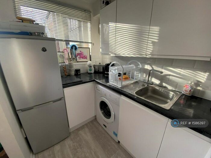 1 Bedroom Flat To Rent In Granary Court, Dunmow, CM6