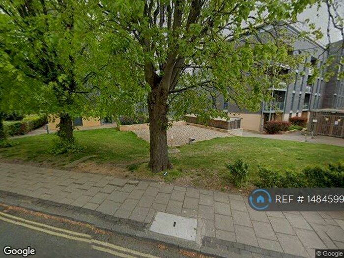 2 Bedroom Flat To Rent In Newsom Place, St. Albans, AL1