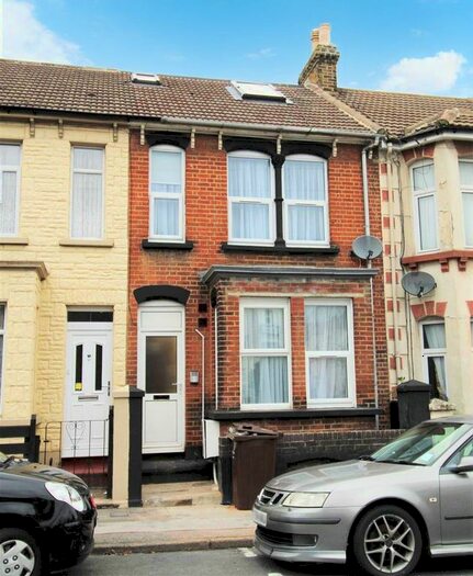 1 Bedroom Flat To Rent In Windmill Road, Gillingham, ME7