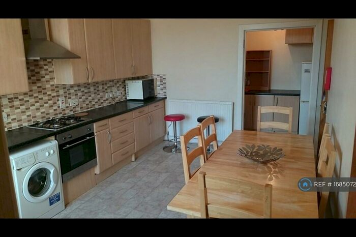 4 Bedroom Flat To Rent In Argyle Street Hmo, Glasgow, G3