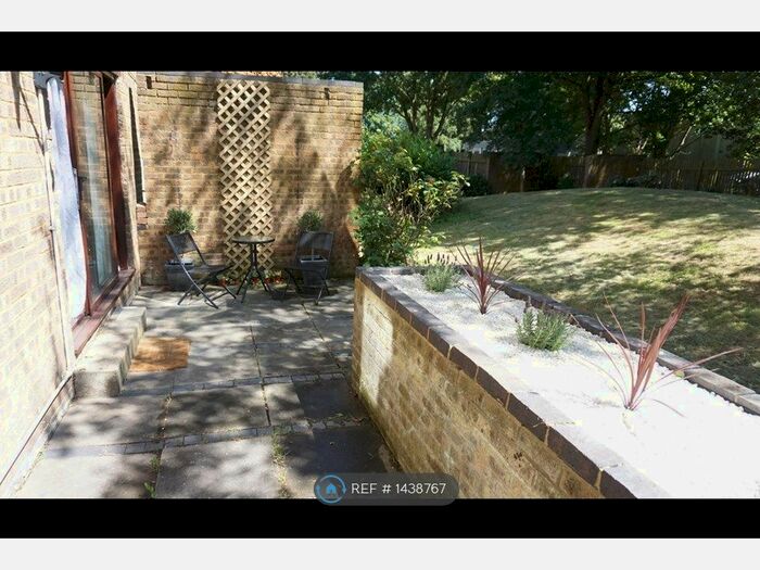 2 Bedroom Flat To Rent In Buckingham Avenue, Ealing, UB6