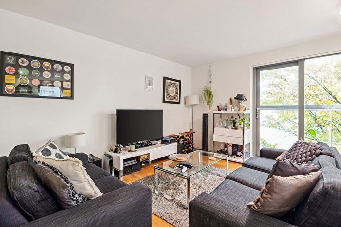 3 Bedroom Flat For Sale In Orchid Apartments, Crowder Street, London, E1