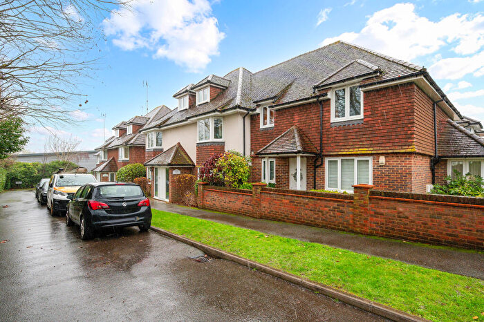 2 Bedroom Flat For Sale In Ashurst Close, Leatherhead, KT22
