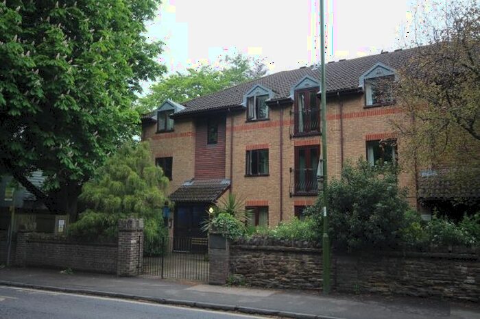 1 Bedroom Flat To Rent In Kings Road, Horsham, RH13