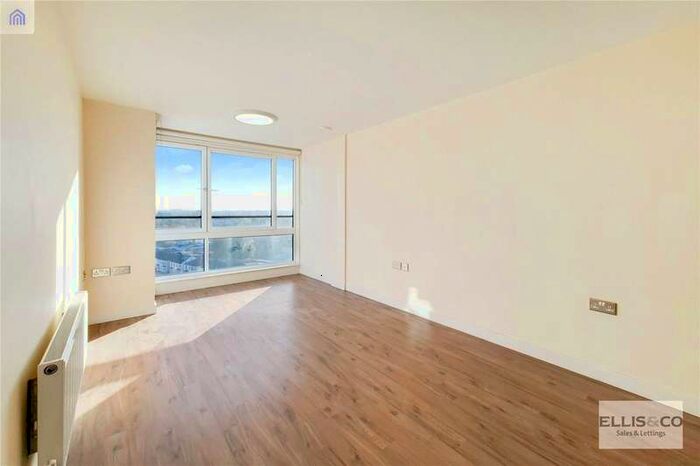 2 Bedroom Property To Rent In The Green, Southall UB2