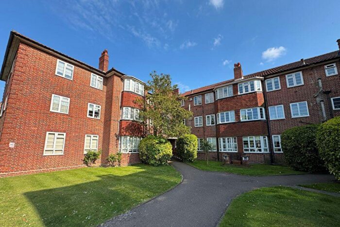 2 Bedroom Flat To Rent In Croydon Road, London, SM6