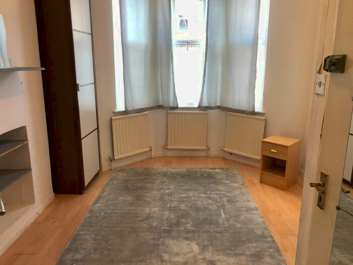 Studio To Rent In Sandringham Road, NW2