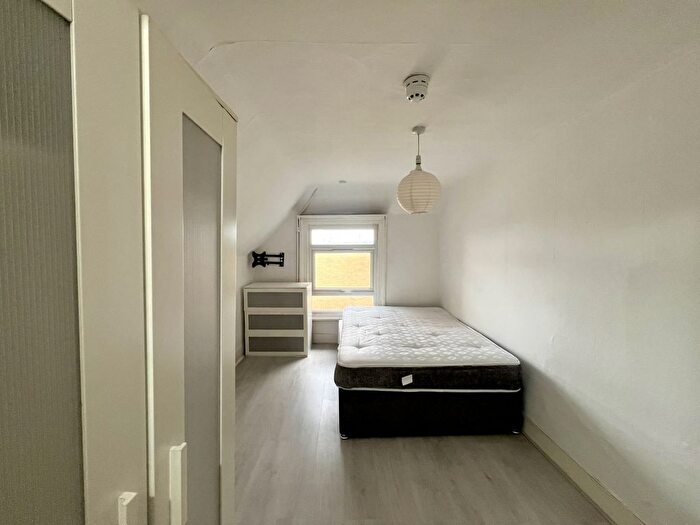 1 Bedroom Studio To Rent In Bedford Hill, London, SW12