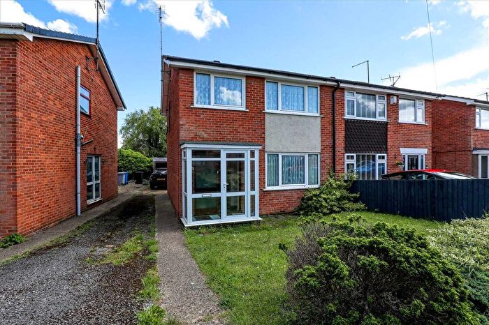 3 Bedroom Semi-Detached House For Sale In Churchill Way, Burton Latimer, NN15