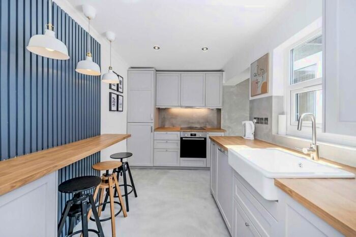 4 Bedroom Flat To Rent In High Street, London, NW10