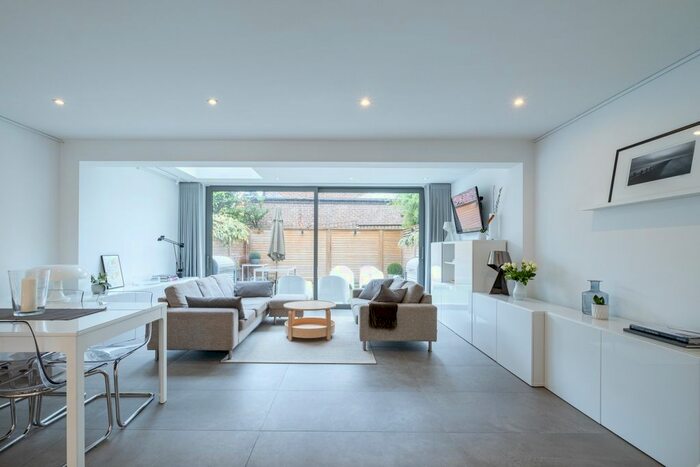4 Bedroom Terraced House To Rent In Thurleigh Road, London, SW12