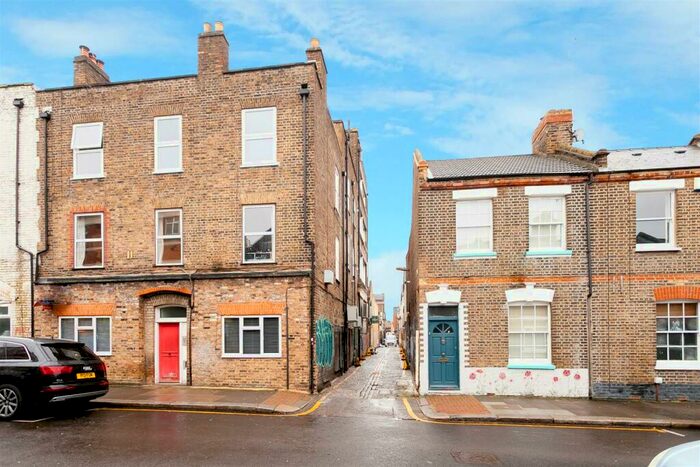 1 Bedroom Flat To Rent In Voss Street, London, E2