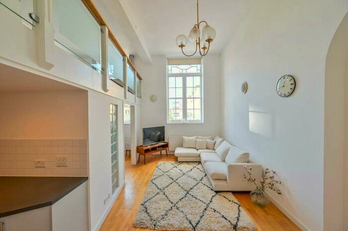 1 Bedroom Flat To Rent In Old School Square, Poplar, E14