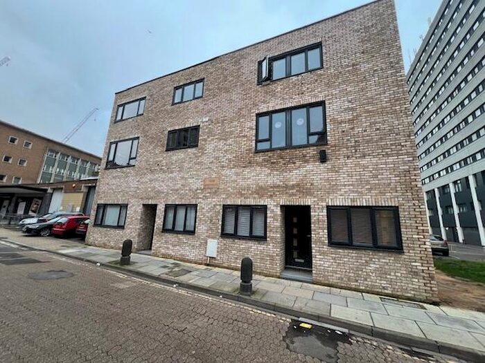 2 Bedroom Maisonette To Rent In East Street, SO14