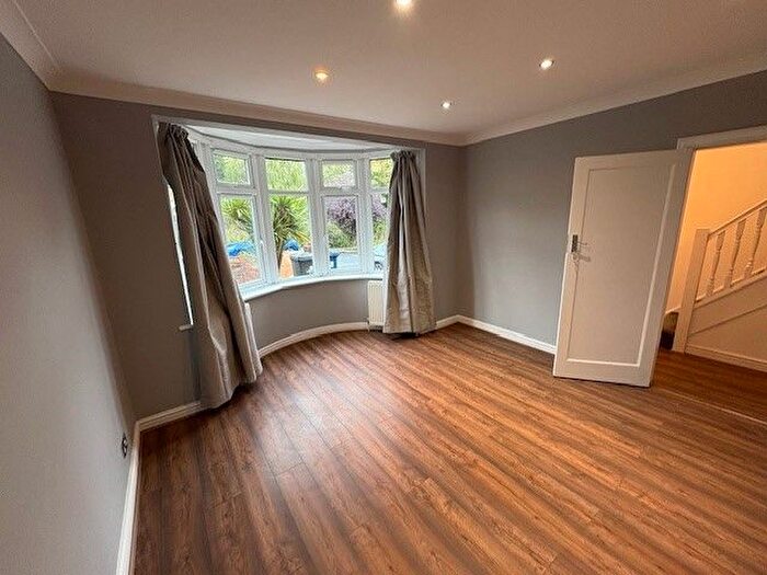 4 Bedroom Semi-Detached House To Rent In Fort Road, Northolt, UB5