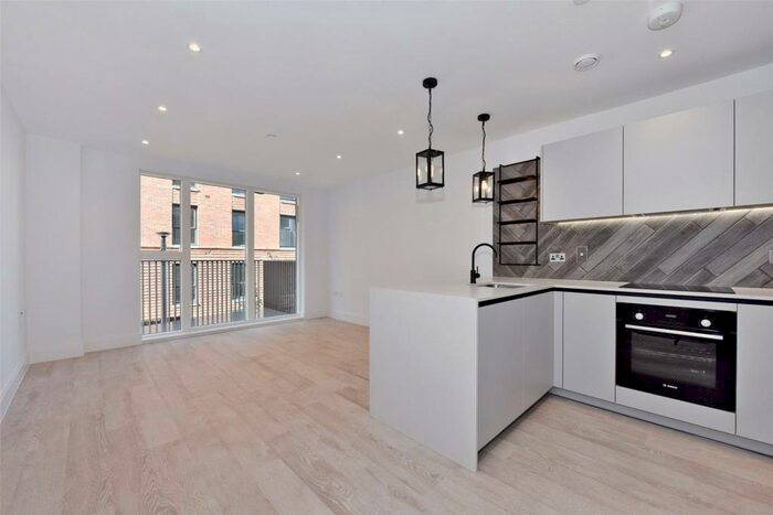 2 Bedroom Apartment To Rent In Darjeeling House, Memorial Avenue, Slough, SL1