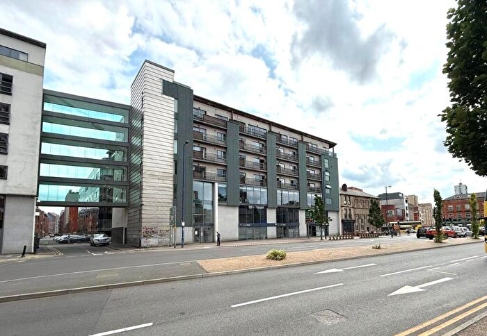 2 Bedroom Apartment For Sale In Oldham Road, Manchester, M4