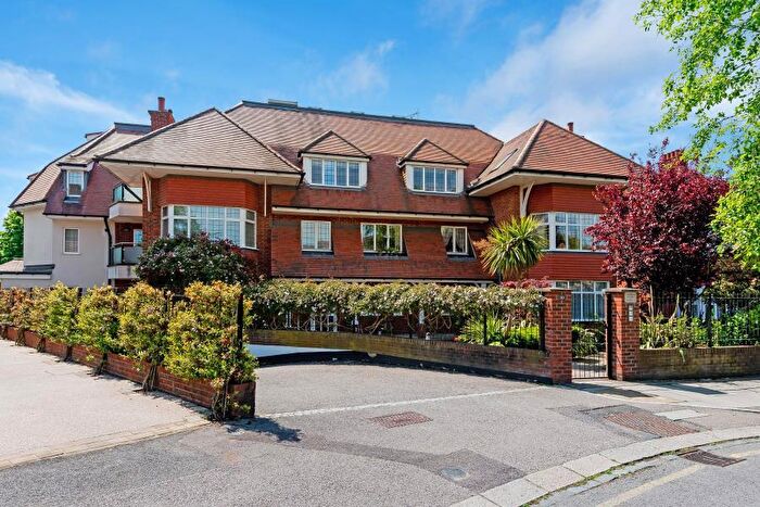 3 Bedroom Apartment To Rent In Raleigh Close, Hendon, NW4