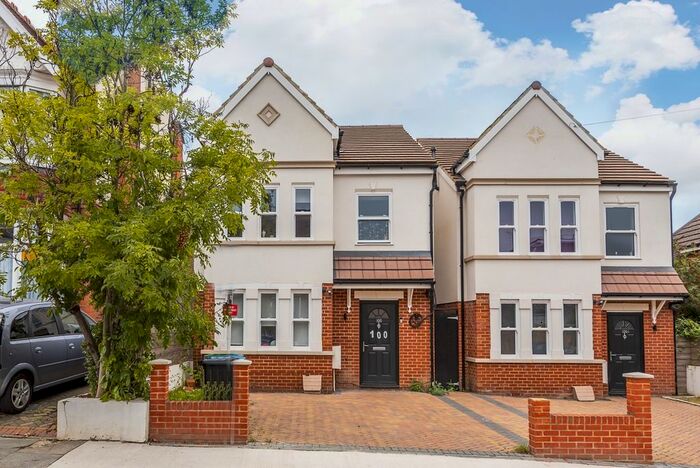 4 Bedroom Detached House To Rent In Dukes Avenue, New Malden, KT3