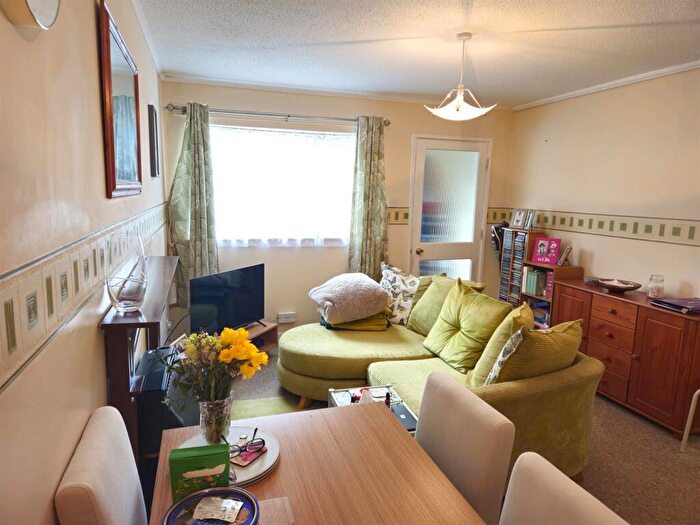 1 Bedroom Flat For Sale In Lavington Close, Plympton, Plymouth, PL7