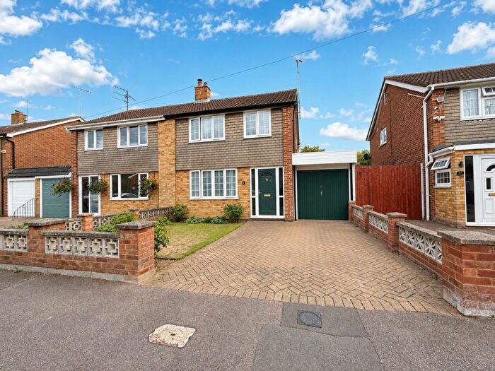 3 Bedroom Semi Detached House For Sale In Bosmore Road, Luton, LU3