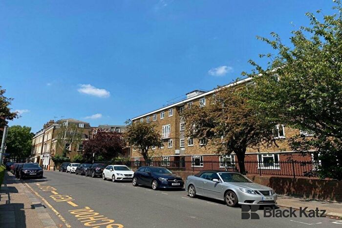 3 Bedroom Flat To Rent In Battersea High Street, Battersea, SW11