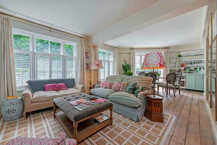 2 Bedroom Flat To Rent In Venner House, Bourne Street, Belgravia, London, SW1W