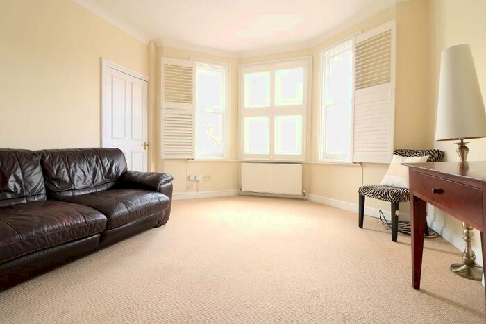 2 Bedroom Flat To Rent In Vanbrugh Park, Greenwich, London, SE3