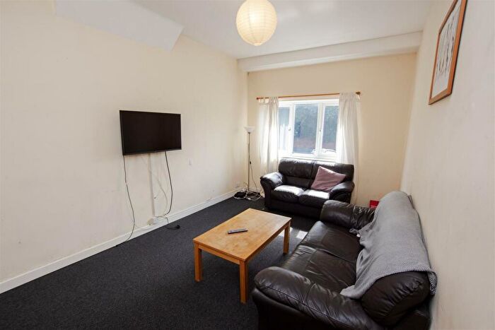 5 Bedroom House To Rent In Heeley Road, Birmingham, B29