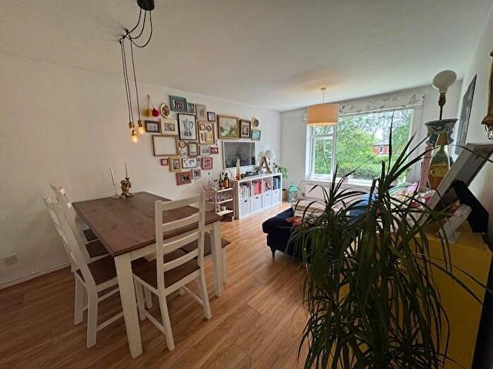 2 Bedroom Flat To Rent In Backford Walk, Manchester, M20