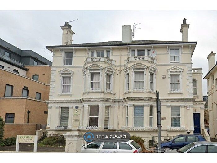 2 Bedroom Flat To Rent In Mount Ephraim, Tunbridge Wells, TN4
