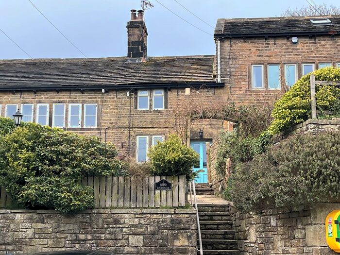 2 Bedroom Cottage For Sale In Barnside Lane, Hepworth, Holmfirth, HD9