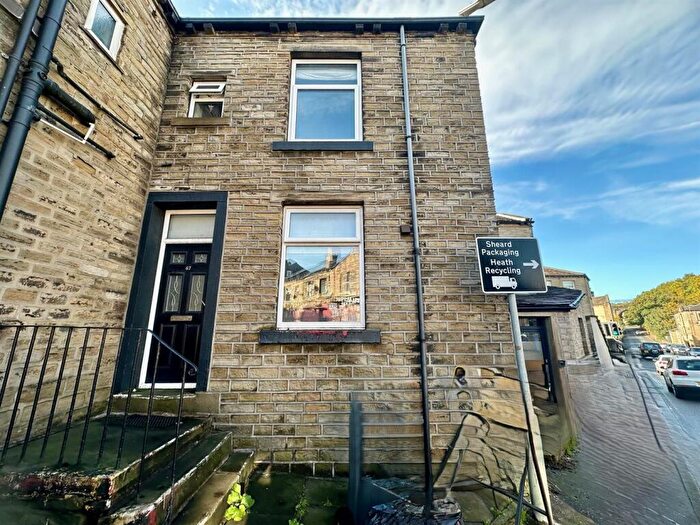 2 Bedroom Terraced House For Sale In Saddleworth Road, Greetland, Halifax, HX4