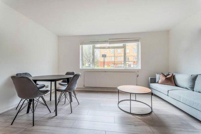 3 Bedroom Flat To Rent In Thorncroft Street, Nine Elms, London, SW8