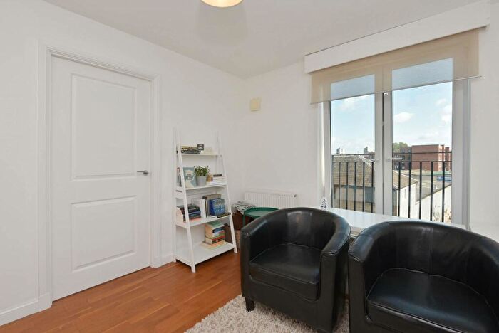 2 Bedroom Flat For Sale In Flat, Flaxmill Place, Edinburgh, EH6