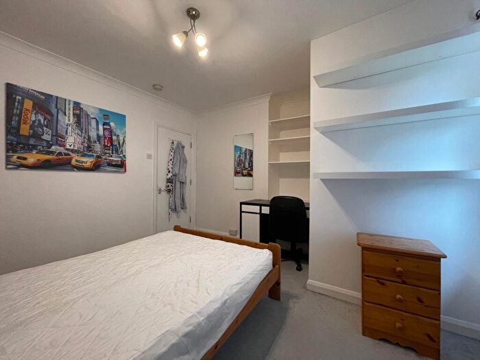 5 Bedroom Apartment To Rent In Barcombe Road -, P12